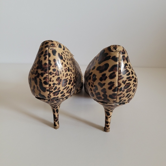 Bebe Sexy Animal Print Cheetah Women's Olivia Leo-Leopard patterned Heels 8 - Picture 2 of 7